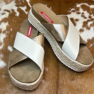 Unionbay Queen Flat Sandal (6M)